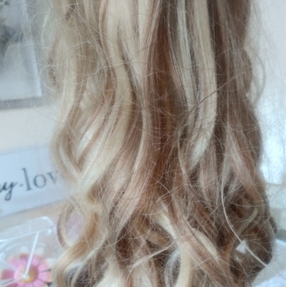 NEW! Drawstring ponytail